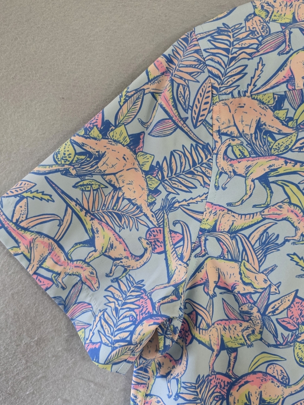 Chubbies Mens Tropical Dinosaur Short Sleeve Button Down Shirt Size Medium - Picture 10 of 10